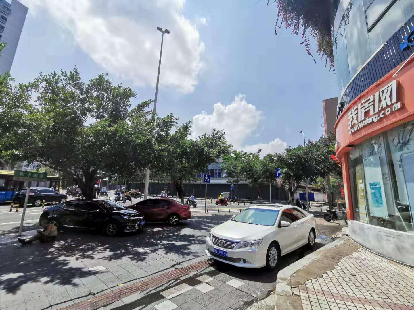 五指山路福隆大厦一楼店铺转让