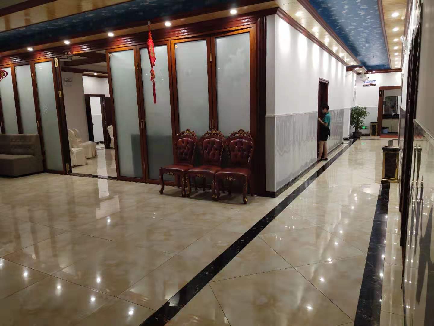 南沙路地理位置优越大型餐馆转让