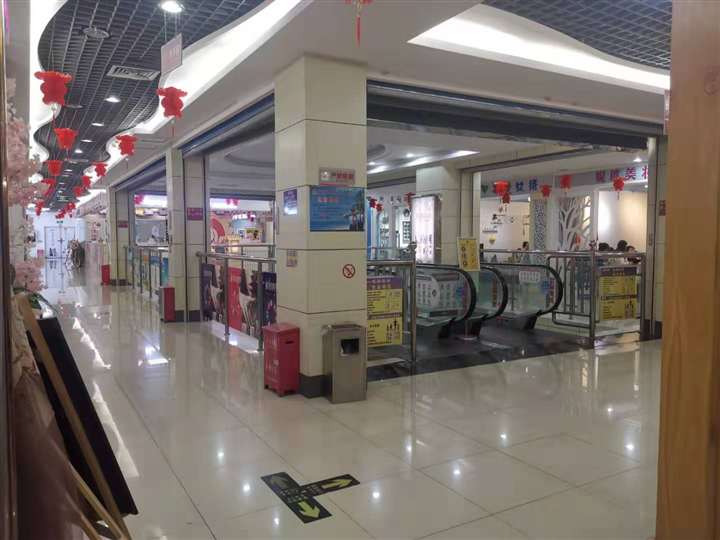国贸繁华地段上邦隆仟百货三楼美甲店转让