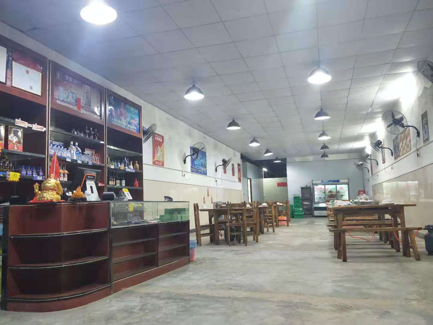 城西学院东街山高村餐馆店转让