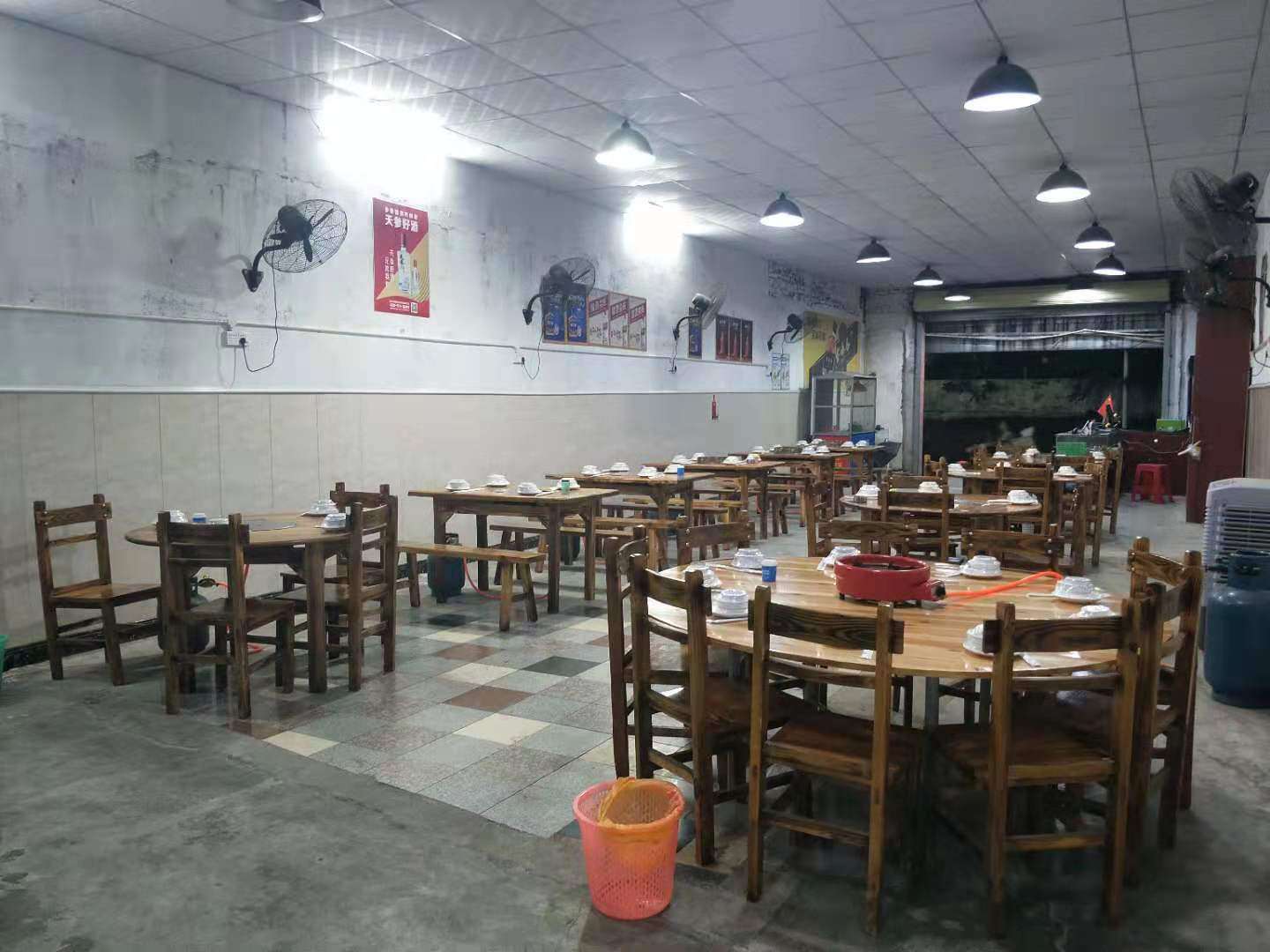 城西学院东街山高村餐馆店转让