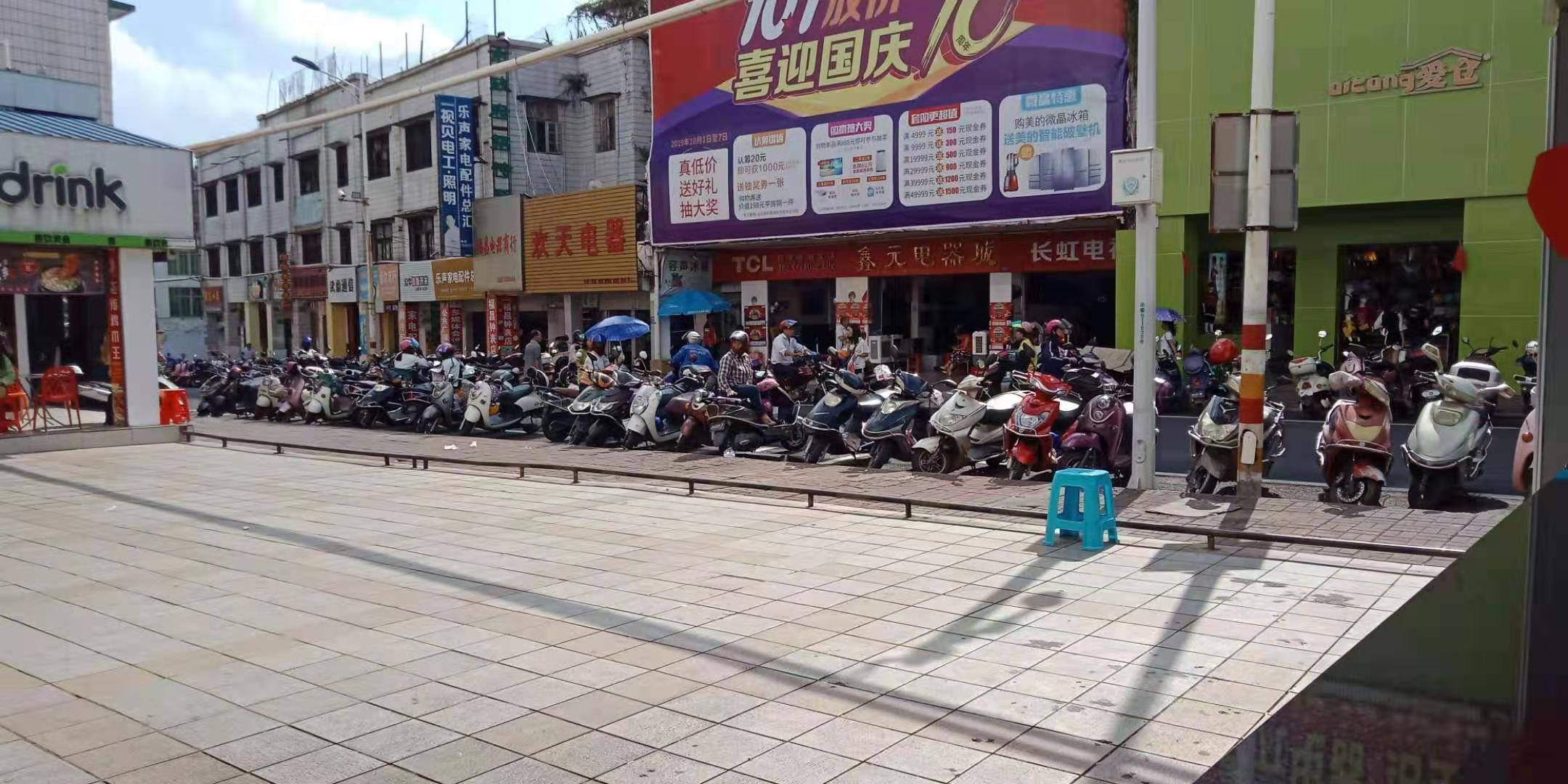 （商场门口旺铺）奶茶店转让急转