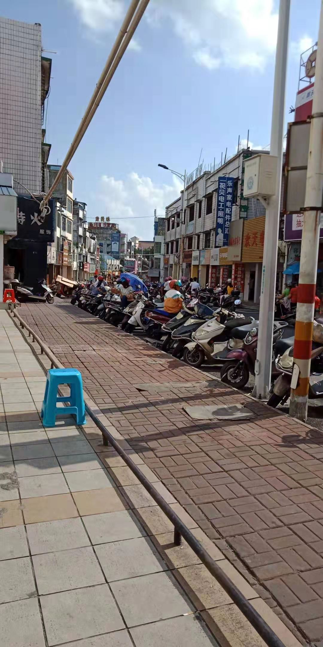 （商场门口旺铺）奶茶店转让急转