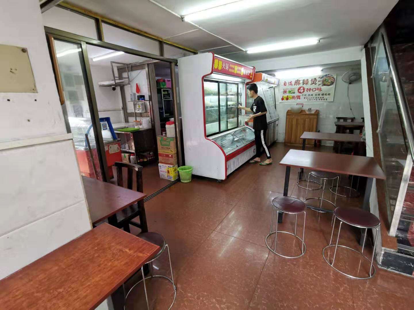 国贸66吧对面盈利中餐饮店转让可空转