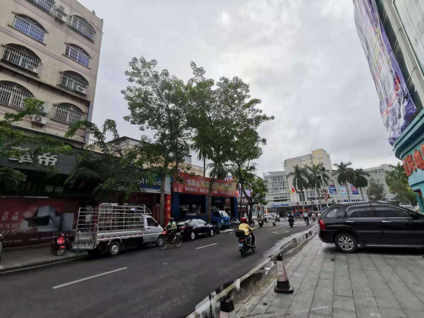 海口新华南信兴电器对面十字路口处220平米旺铺招租或转让