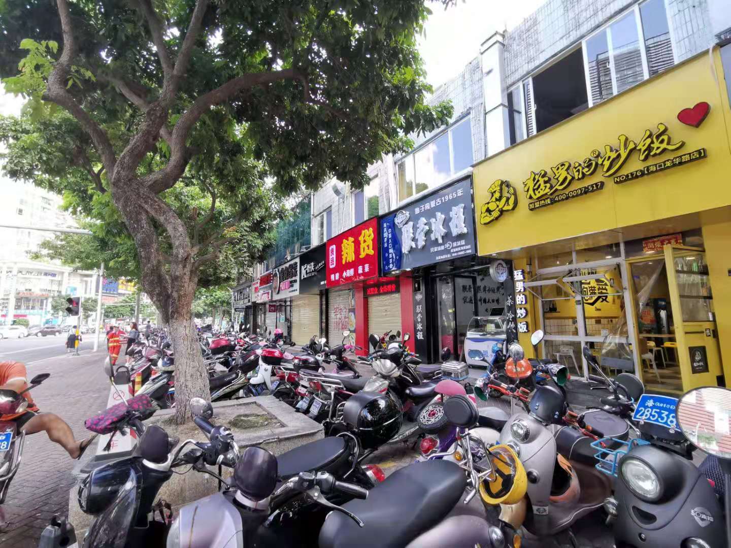 国贸十字路口友谊阳光城对面店铺转让