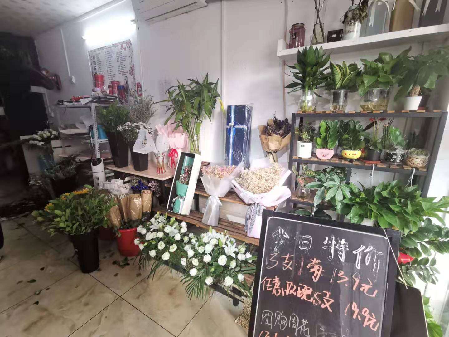 五指山路省建材小区临街店铺转让