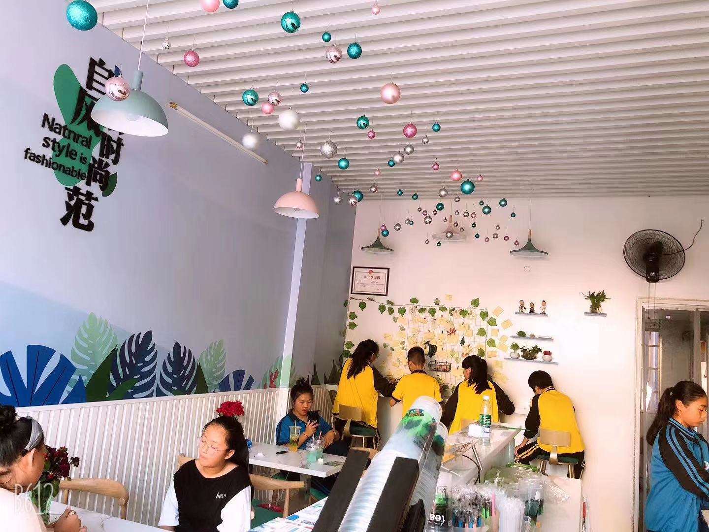陵水民族中学大门口旁（二中）冷饮店转让