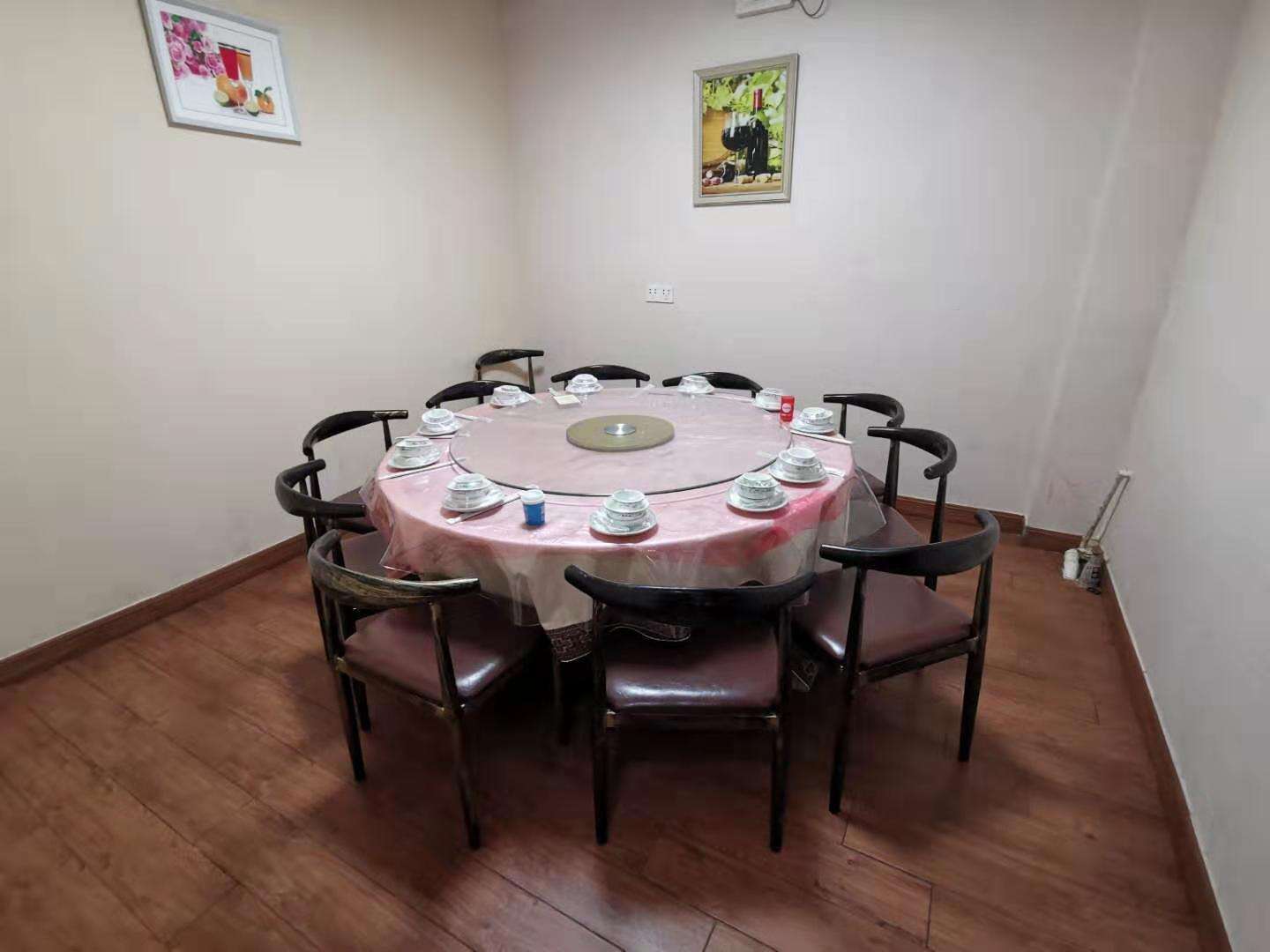 五指山路爱语阳光楼下餐饮店3万元转让