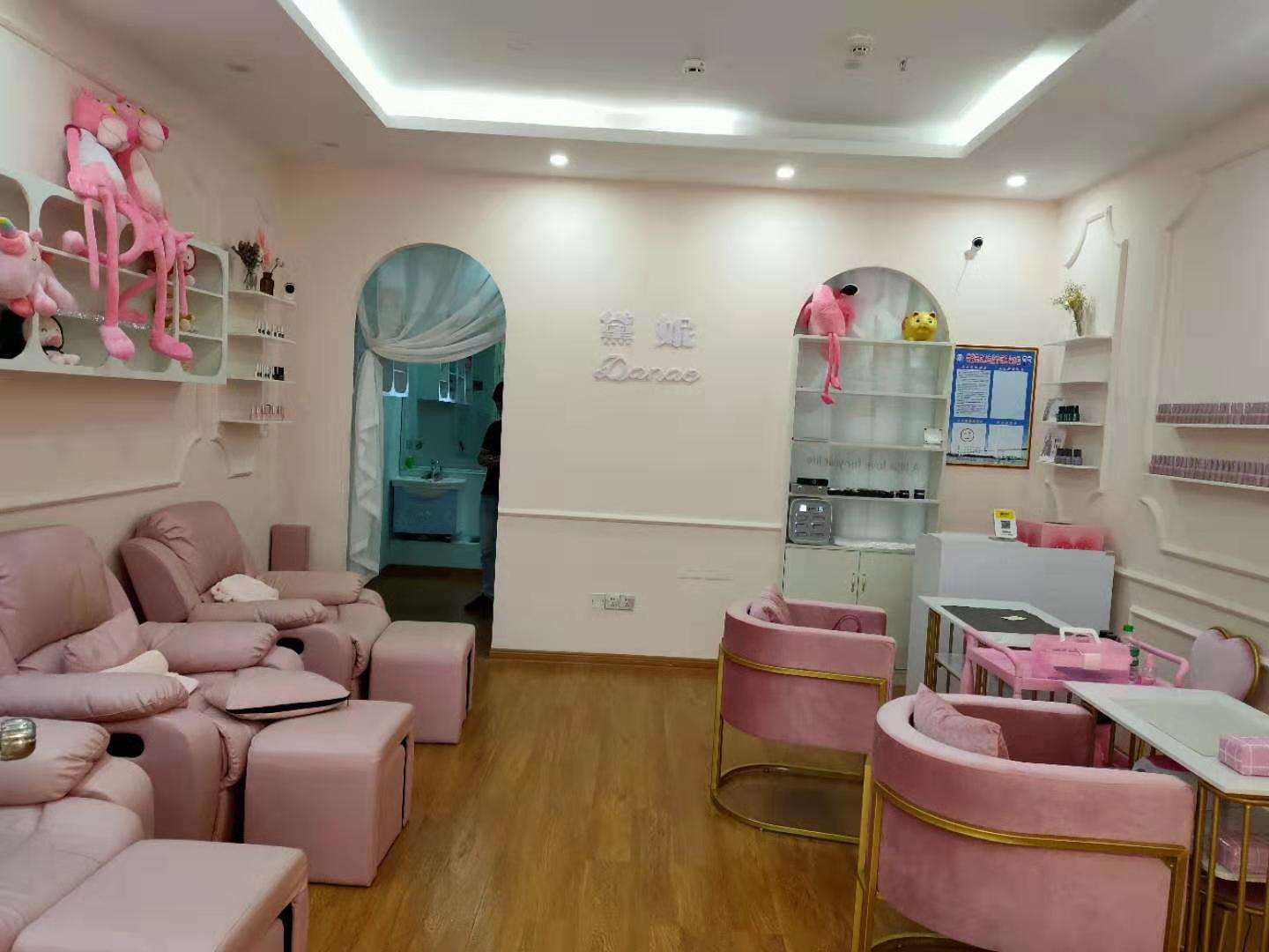 【急】低价转让国贸繁华地段京华城美甲店