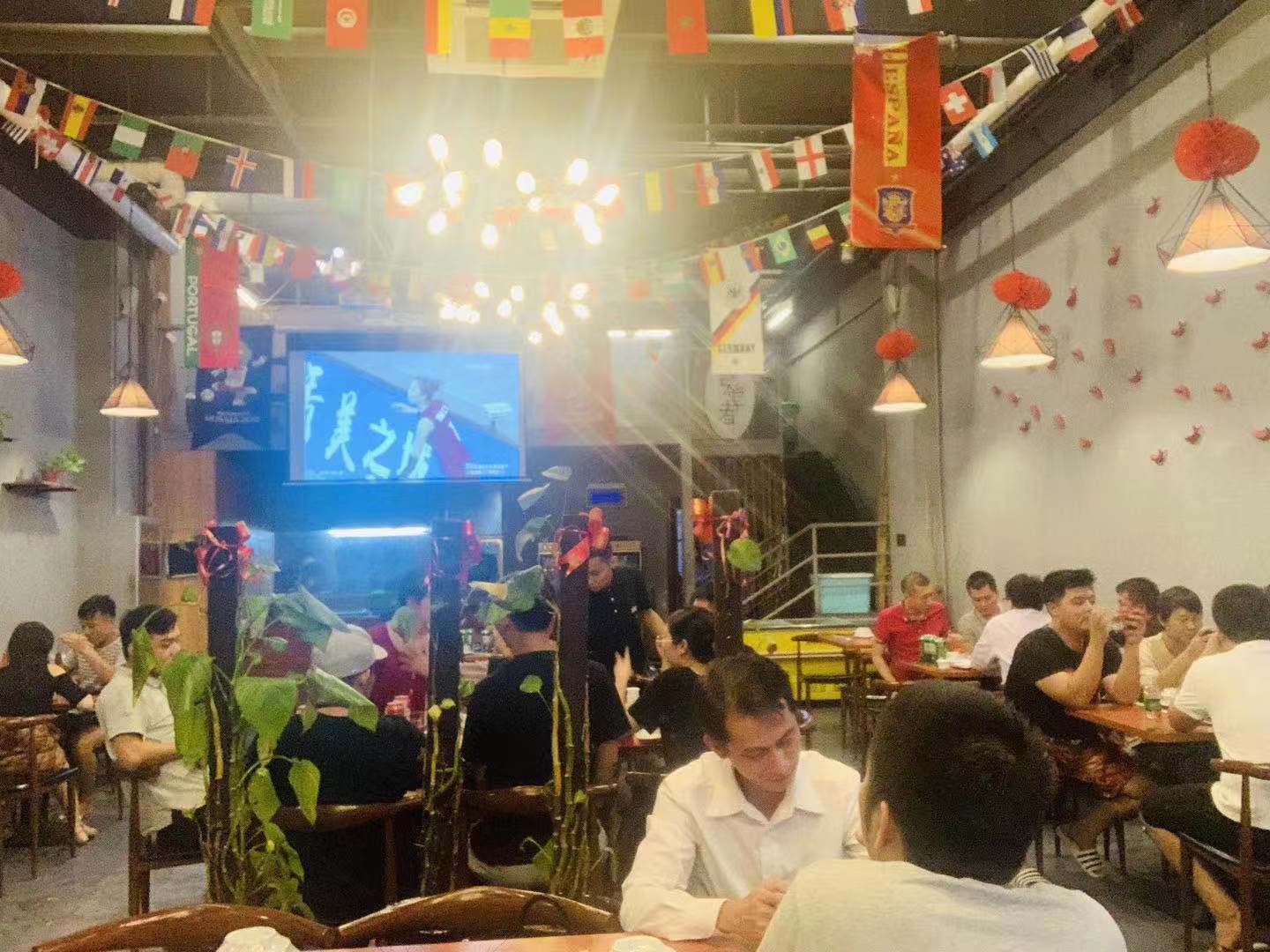 国兴桫椤湾一楼临街餐饮店转让可空转