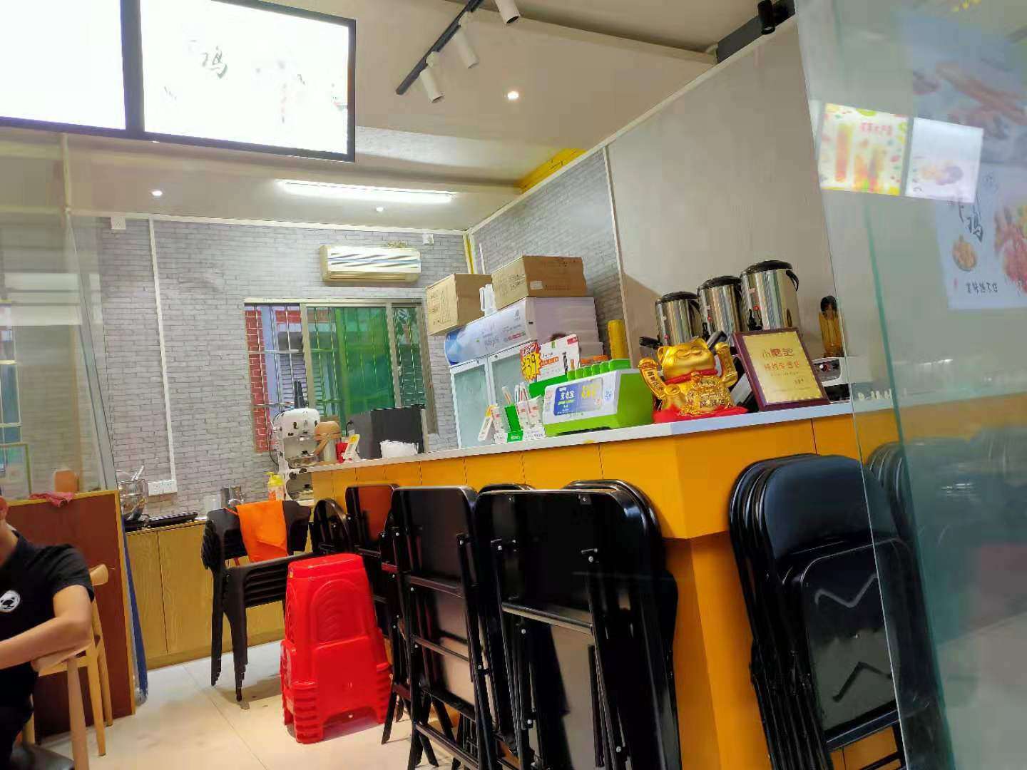 【急】国兴海工商学院冷饮店转让