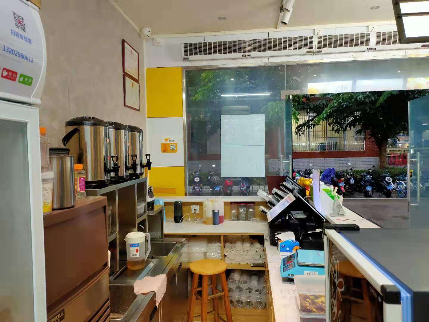 【急】国兴海工商学院冷饮店转让