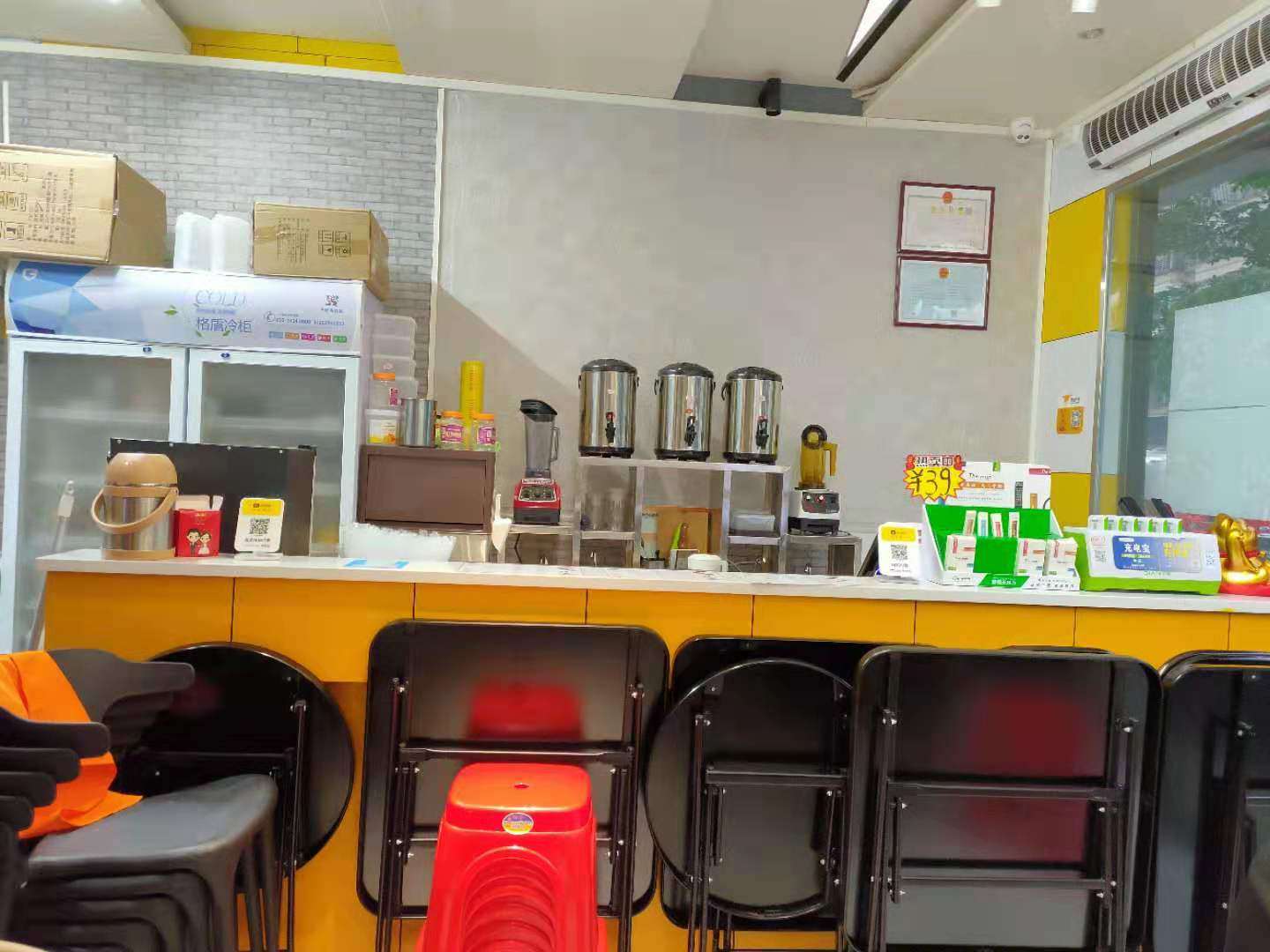 【急】国兴海工商学院冷饮店转让