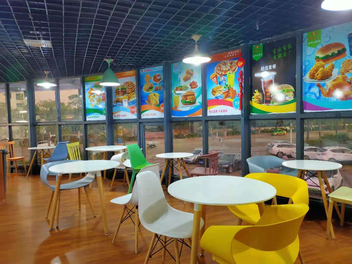 老城大型超市门口处汉堡店转让或分割出租