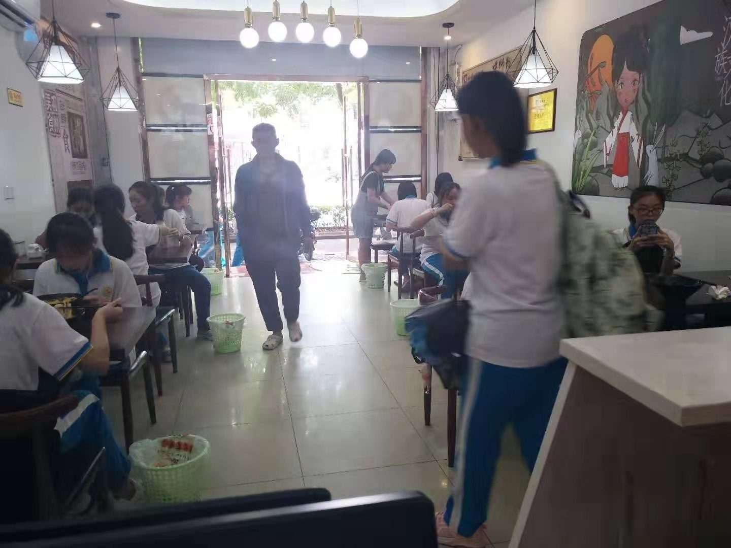 滨涯路农垦中学对面店铺转让
