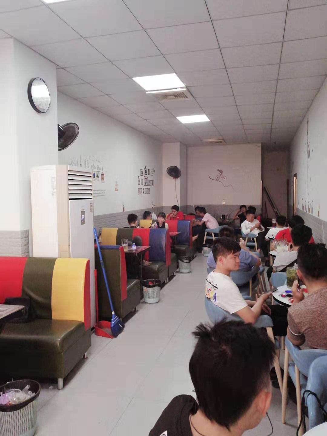 5.8万空转义龙东路万国大都会附近冷饮店