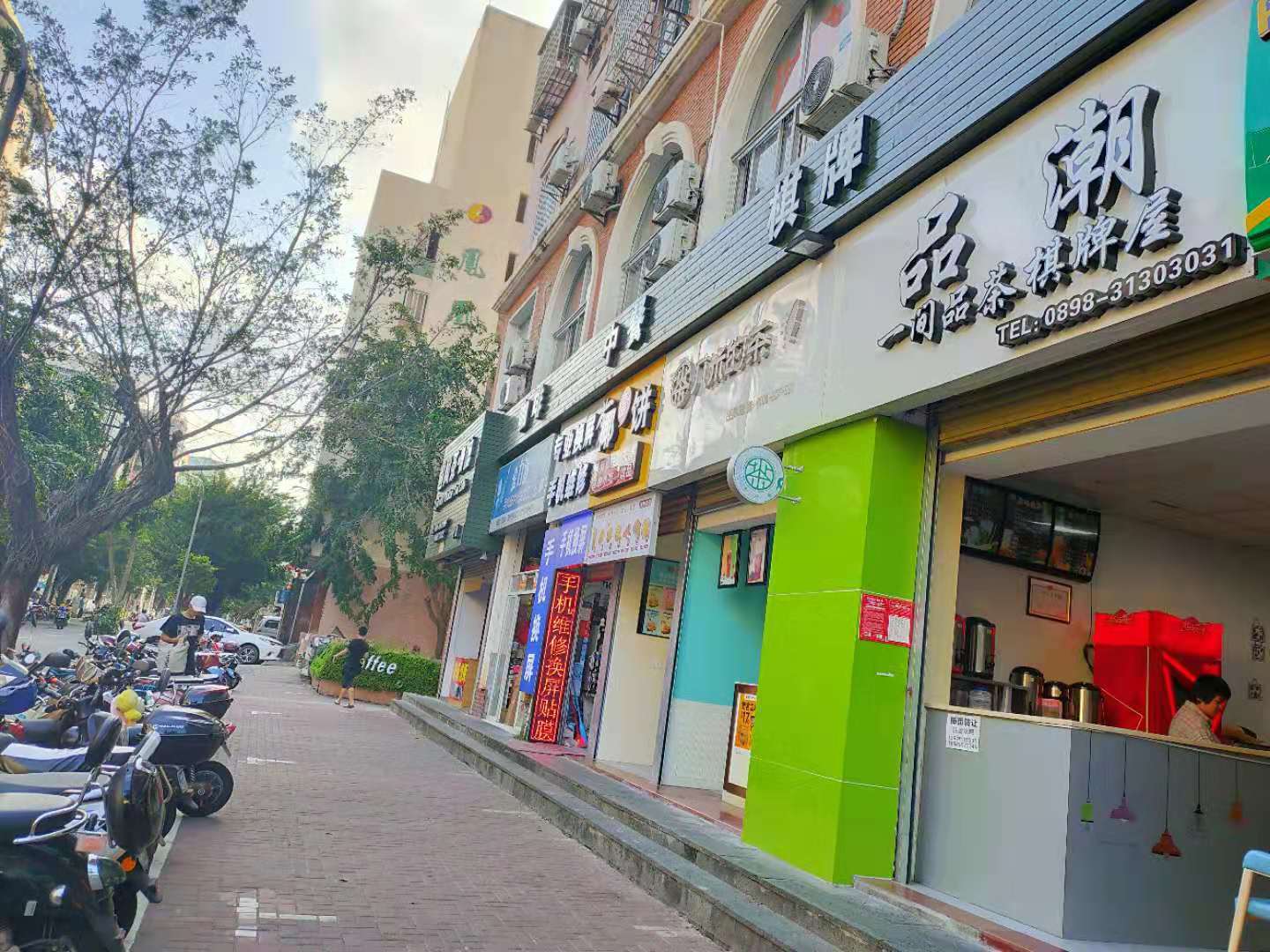 5.8万空转义龙东路万国大都会附近冷饮店
