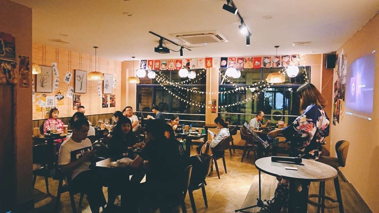 海南大学北门 临街旺铺170平米主题餐饮店转租