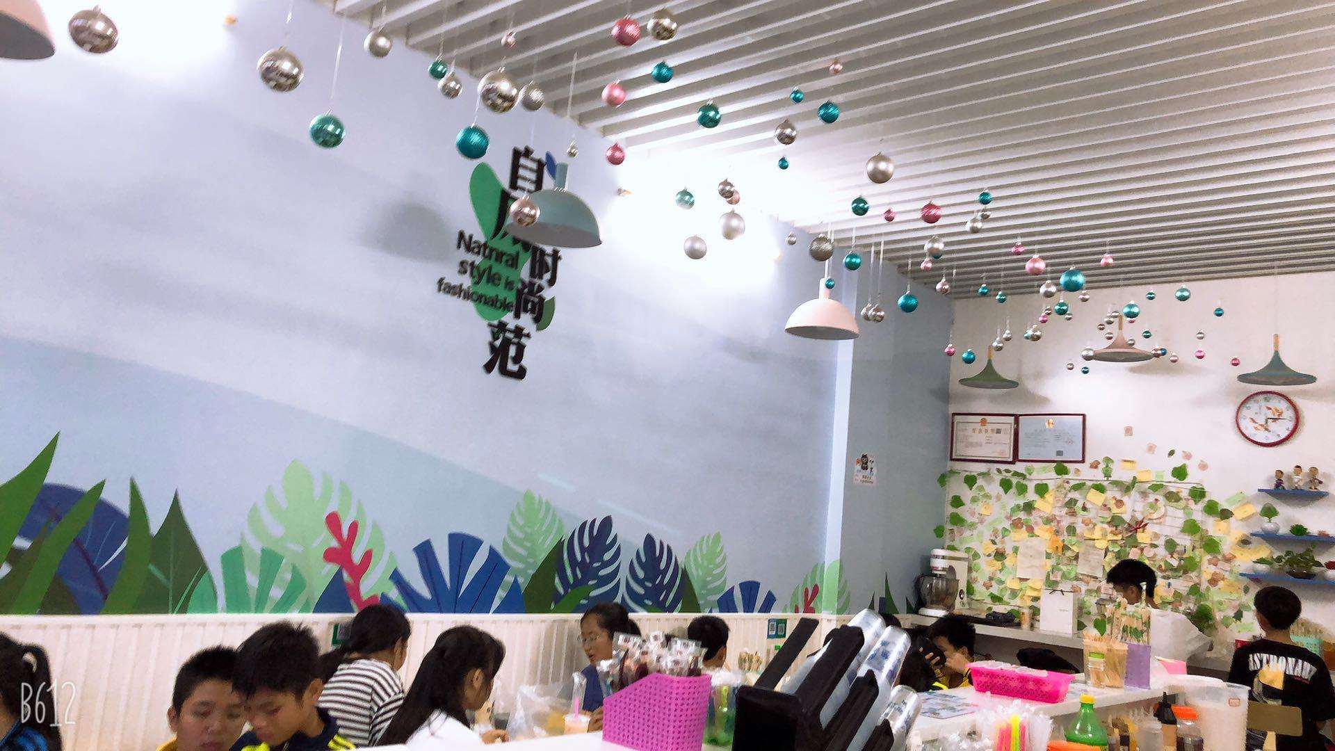 陵水民族中学大门口旁（二中）冷饮店转让