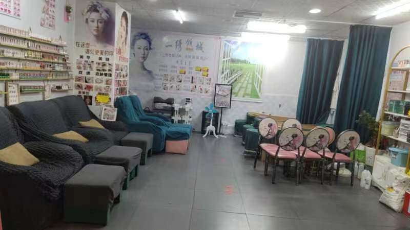 低价空转2.8万！昌江亚西亚广场美容美甲店转让