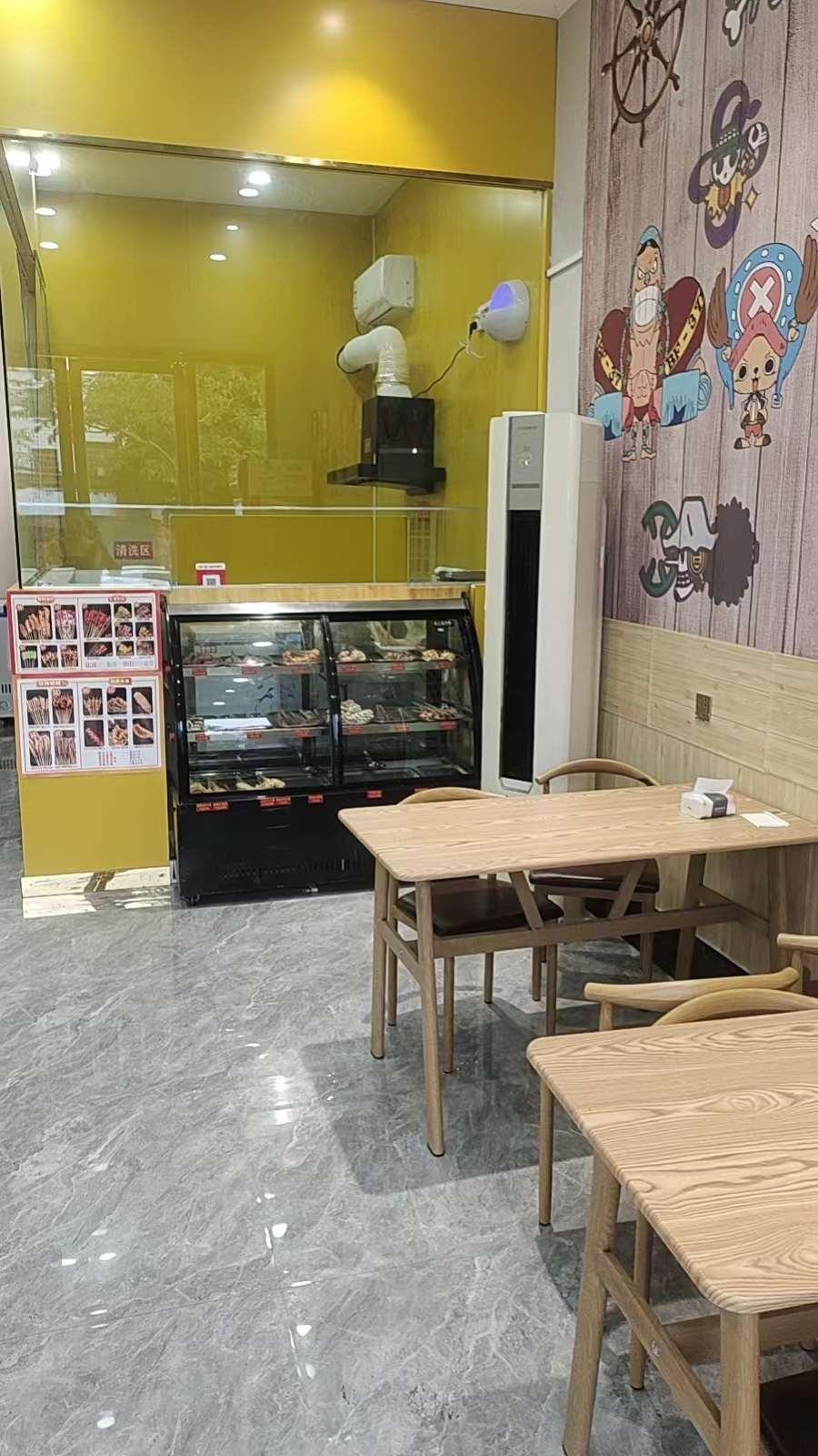 2.2万低价转让！可外摆东方小吃店