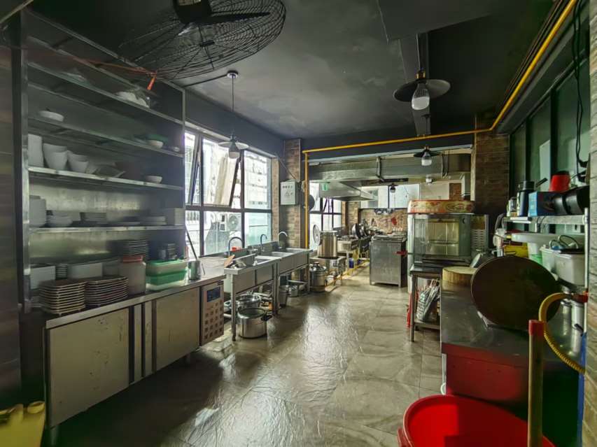 秀英小街繁华路段音乐餐吧烧烤店转让或整体招租