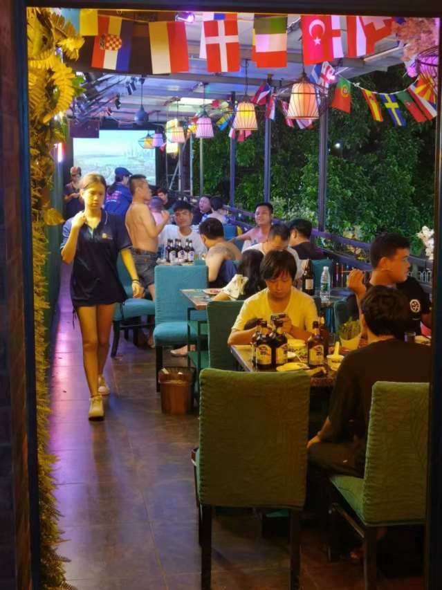 秀英小街繁华路段音乐餐吧烧烤店转让或整体招租