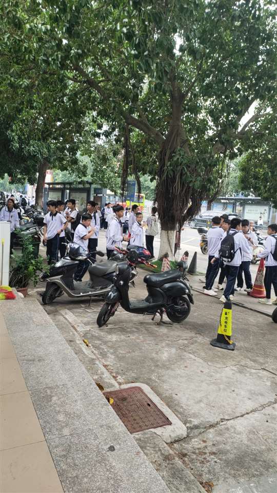 一万超低价转让昌江中学旁餐饮小吃店