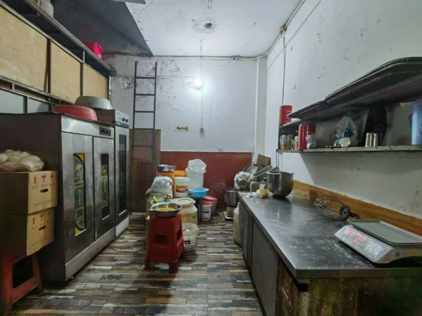 临高县西门市场后门黄金铺位包子店转让