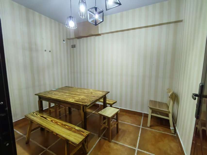 老城繁华路段临街营业中餐饮店转让