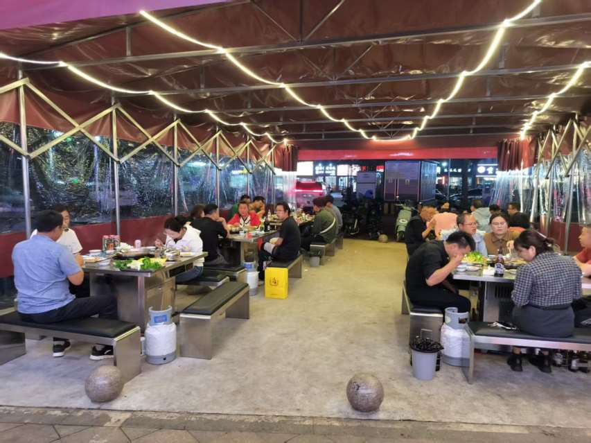 老城东坡步行街旁边营业中餐饮店转让
