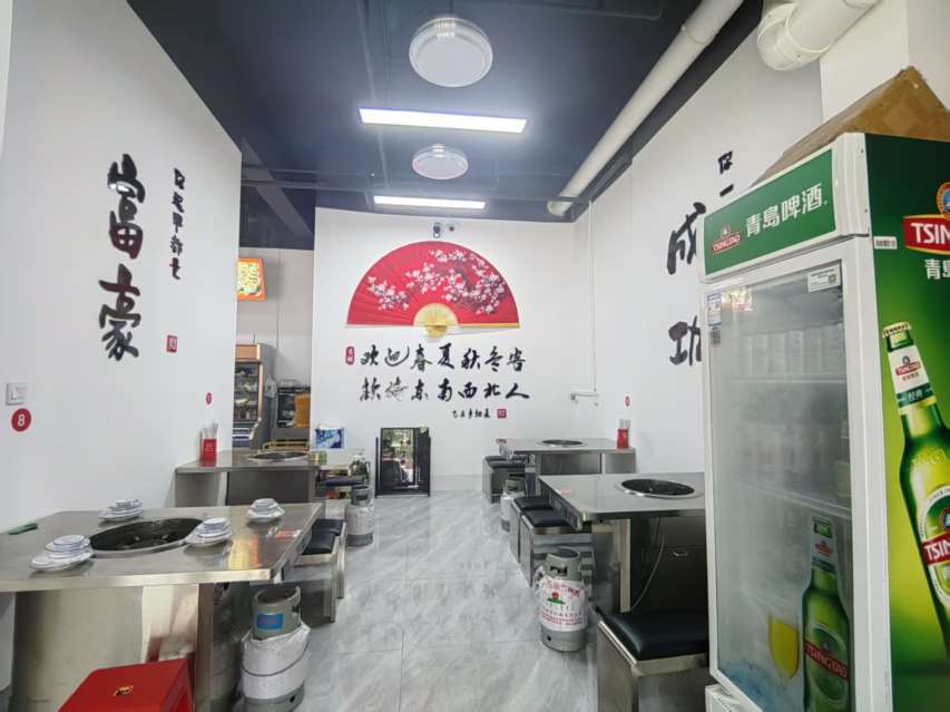老城东坡步行街旁边营业中餐饮店转让