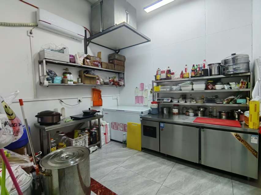 老城东坡步行街旁边营业中餐饮店转让