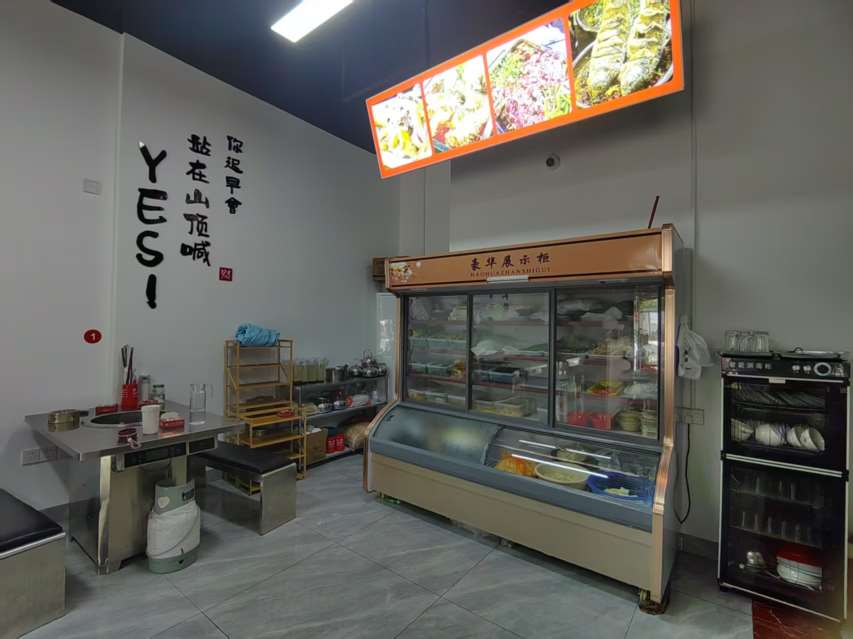 老城东坡步行街旁边营业中餐饮店转让